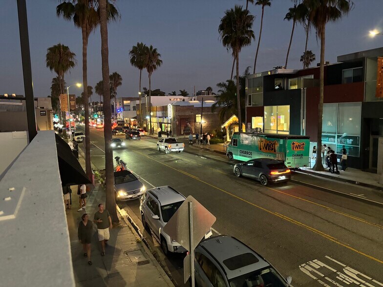 More Photos Of 1319 Abbot Kinney Blvd, Venice Loft Creative Space For Lease