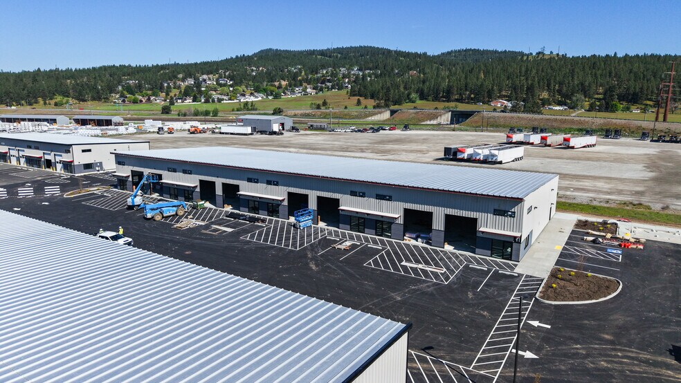 More Photos Of 4524 N Barker Rd, Spokane Valley Showroom For Lease