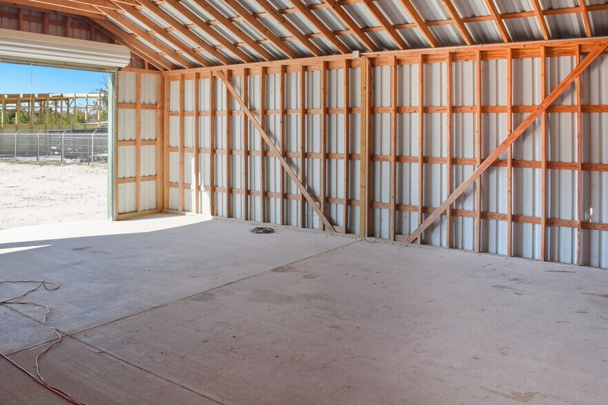 More Photos Of 12115 West Dr, Cypress Land For Lease