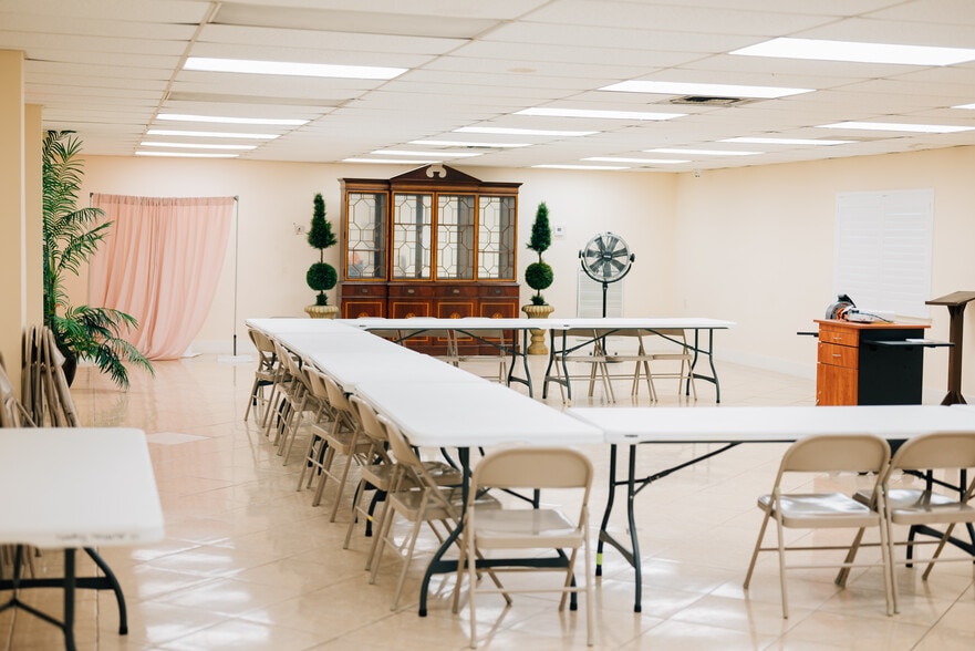 More Photos Of 9101 Airline Dr, Houston Religious Facility For Sale