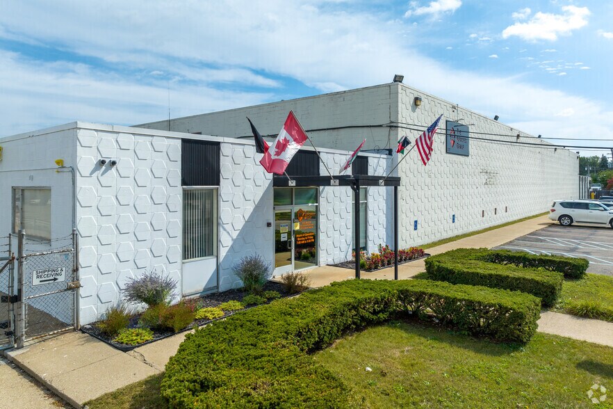 More Photos Of 2727 S Beech Daly Rd, Dearborn Heights Warehouse For Sale