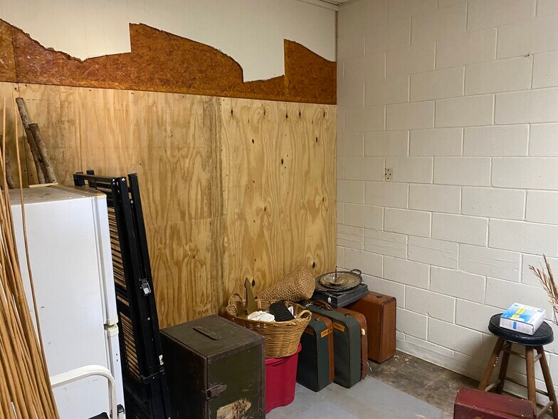 More Photos Of 357 W Austin St, Giddings General Retail For Sale
