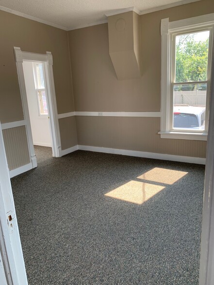 More Photos Of 622 W State St, Geneva Office For Lease