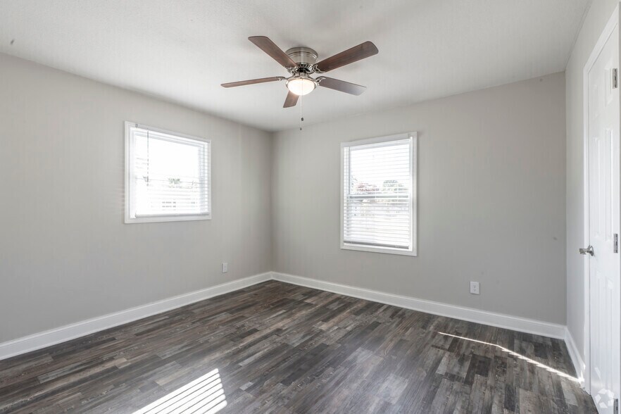 More Photos Of 2479 Julia Ave, Charlotte Apartments For Sale