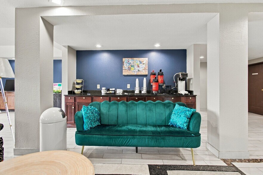 More Photos Of 634 David St, Centerville Hotel For Sale