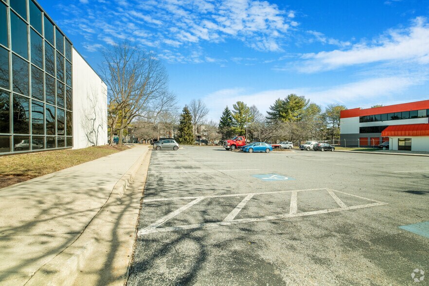 More Photos Of 350-364 Christopher Ave, Gaithersburg Medical For Lease