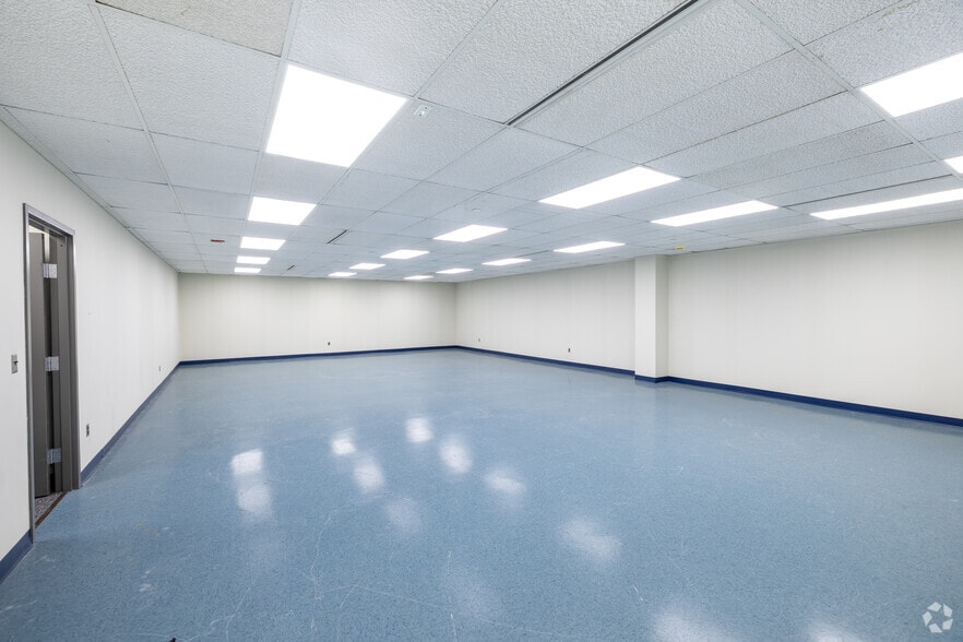 More Photos Of 53 Frontage Rd, Hampton Office For Sale