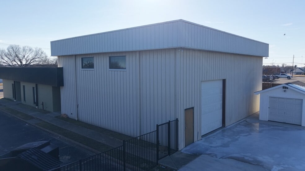 More Photos Of 5605 Wesley St, Greenville Showroom For Lease