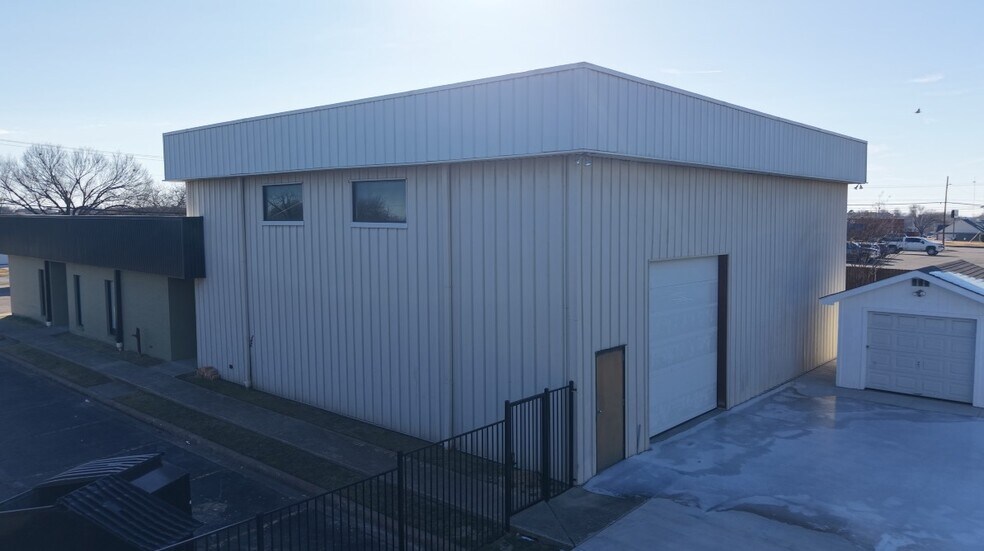 More Photos Of 5605 Wesley St, Greenville Showroom For Lease