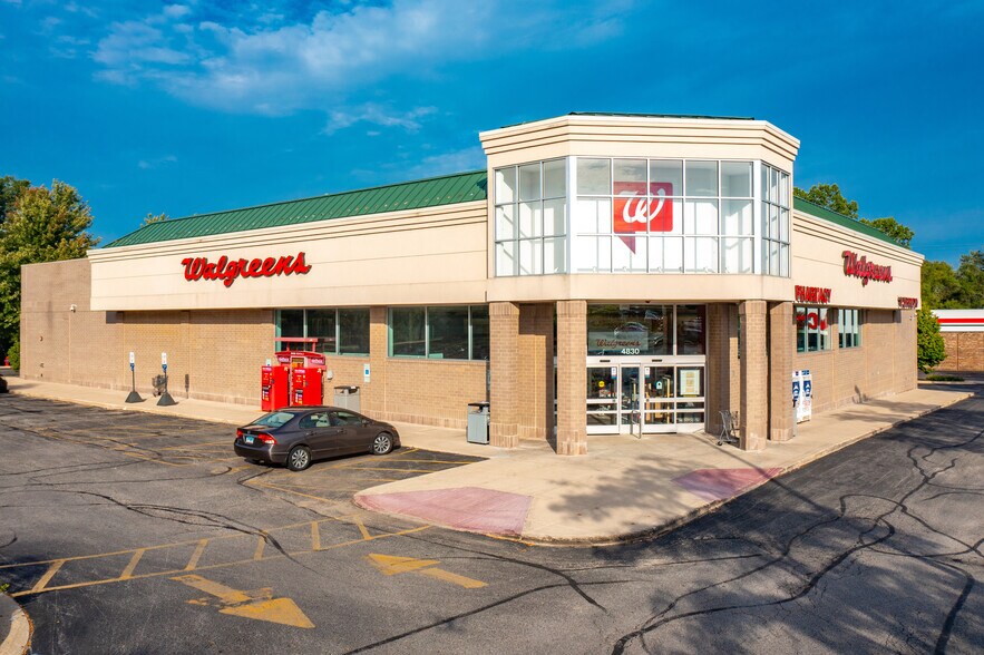 More Photos Of 4830 Grand Ave, Gurnee Drugstore For Sale