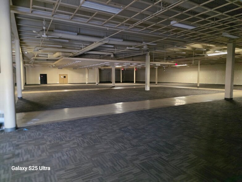 More Photos Of 3870 Tyler St, Riverside Freestanding For Lease