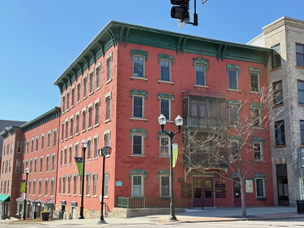 Primary Photo Of 2 N Main St, Saint Albans Office For Sale