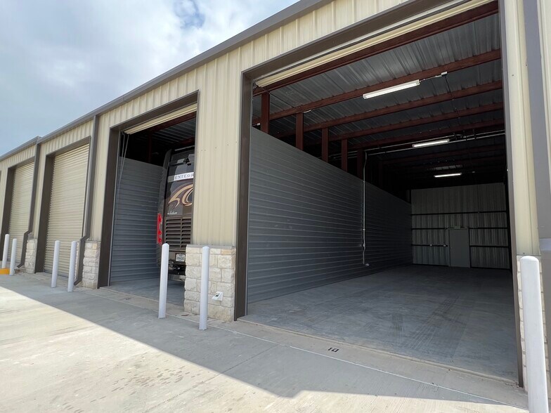 More Photos Of 409 Draper, Temple Specialty For Lease