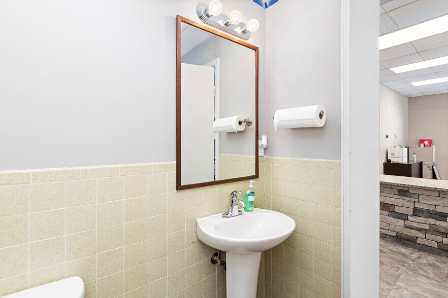 More Photos Of 121 N Folger St, Carrollton Office For Sale
