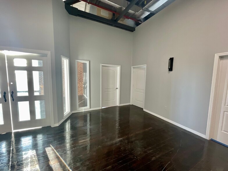 More Photos Of 1906 N Armenia Ave, Tampa Loft Creative Space For Lease