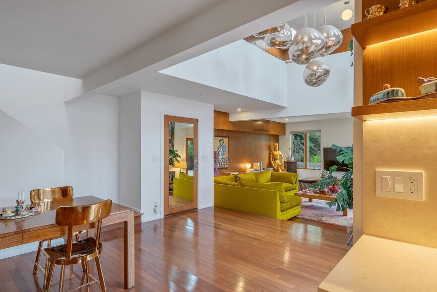 More Photos Of 1964 Vestal Ave, Los Angeles Office Residential For Sale