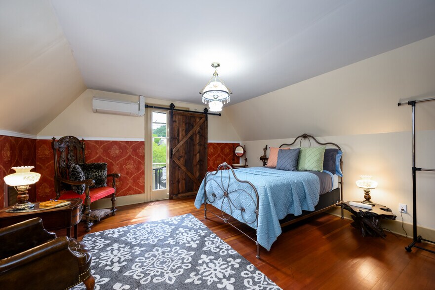 More Photos Of 236 SE Stephens St, Roseburg Hospitality For Sale