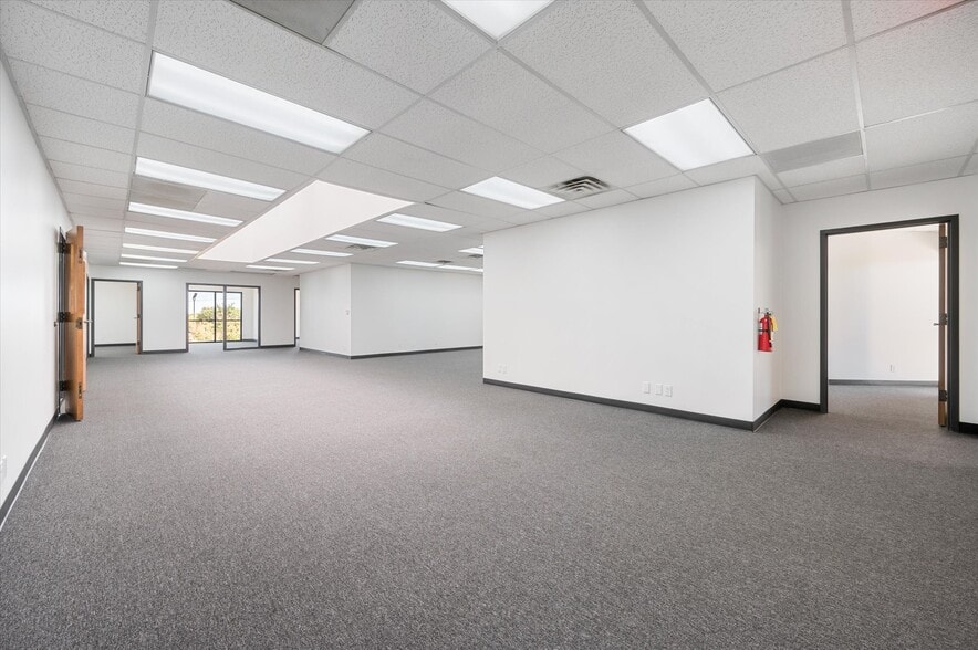 More Photos Of 1175 Post & Paddock Rd, Grand Prairie Office For Lease