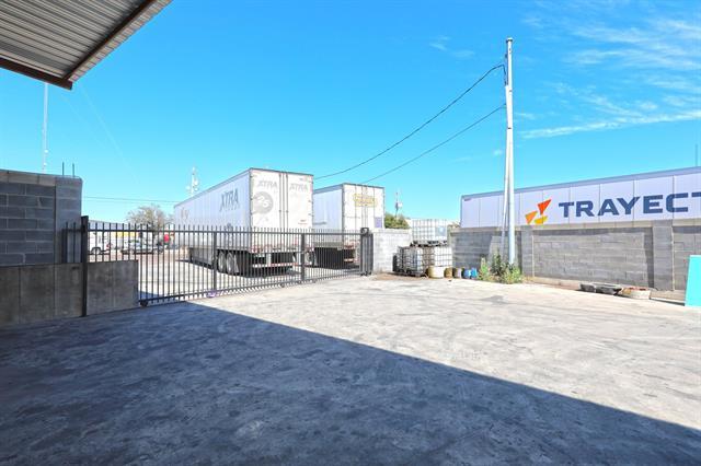 More Photos Of 301 Grand Central Blvd, Laredo Warehouse For Lease