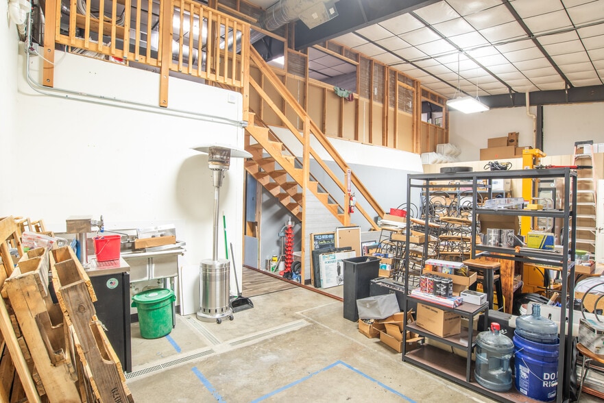 More Photos Of 5646 W Harrier Dr, Missoula Showroom For Sale