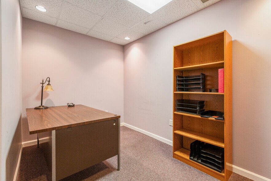 More Photos Of 3044 Breckenridge Ln, Louisville Office Residential For Sale