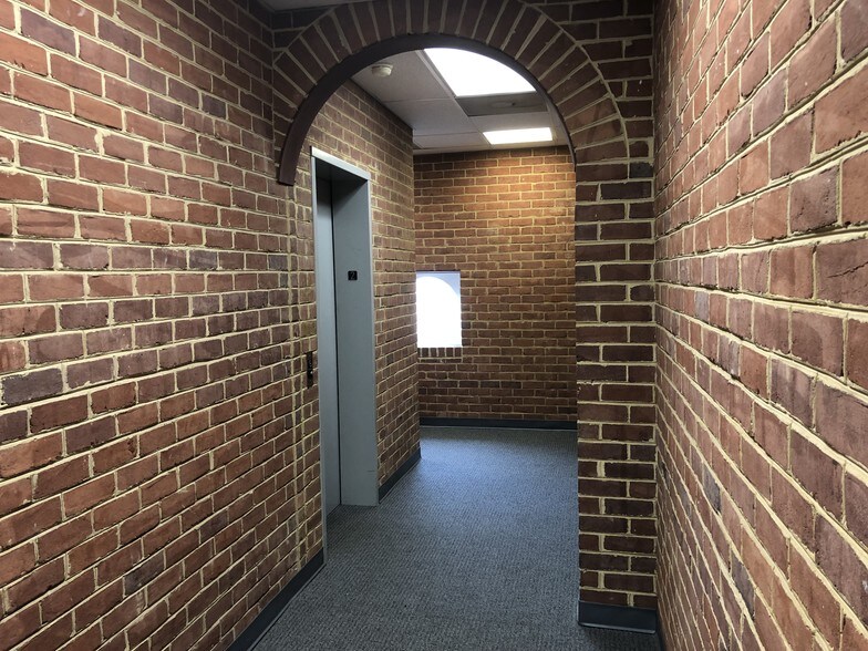 More Photos Of 11355 Pembrooke Sq, Waldorf Medical For Sale