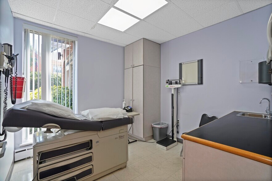 More Photos Of 72-41 Grand Ave, Flushing Medical For Lease