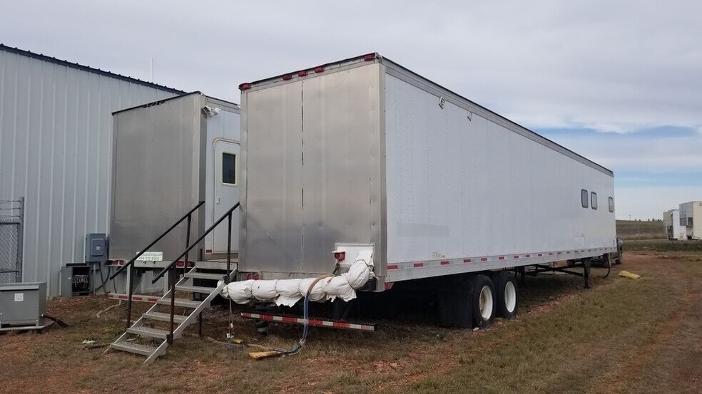 More Photos Of 132 104 Ave S, Killdeer Warehouse For Lease