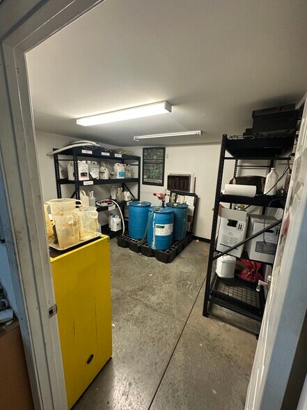 More Photos Of 771 Shallowford Rd, Marietta Flex For Lease