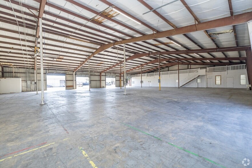 More Photos Of 7818 Depot Ln, Tampa Warehouse For Sale