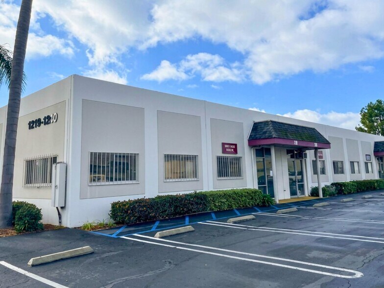 Primary Photo Of 1218-1240 S Lyon St, Santa Ana Manufacturing For Lease