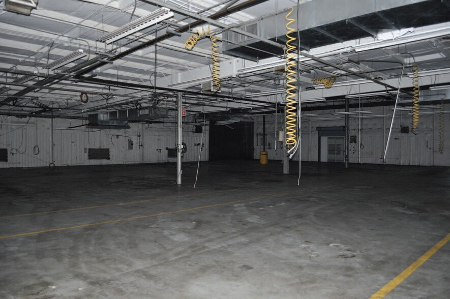 More Photos Of 917 Commerce Cir, Hanahan Warehouse For Sale