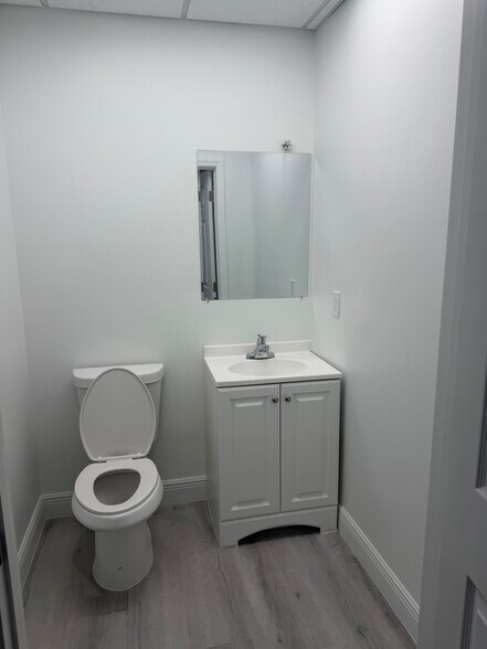 More Photos Of 4093 N 28th Way, Hollywood Warehouse For Lease