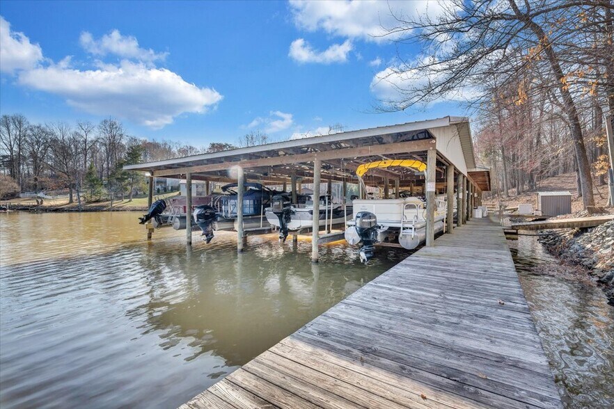 More Photos Of 2200 Old Salem School Rd, Union Hall Marina For Sale
