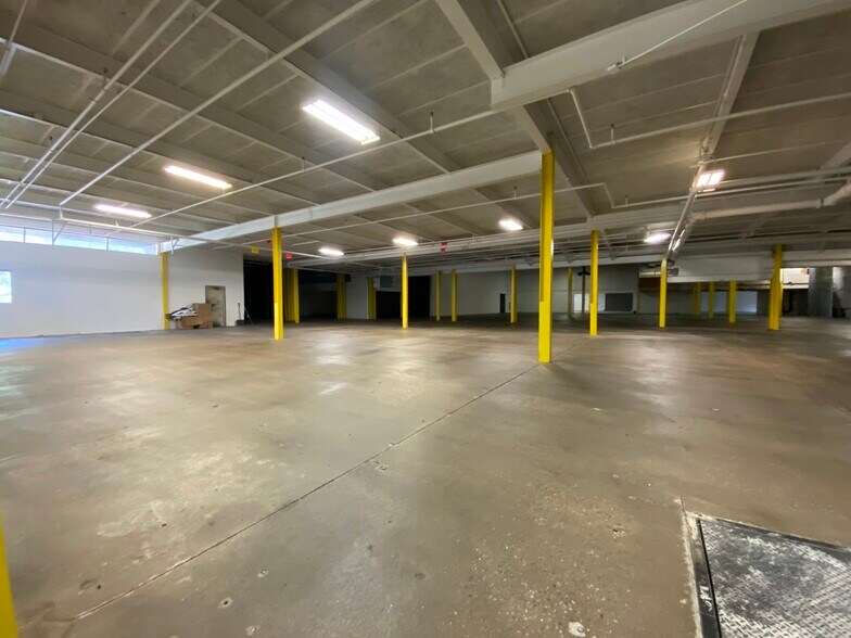 More Photos Of 60 Security Dr, Avon Manufacturing For Lease