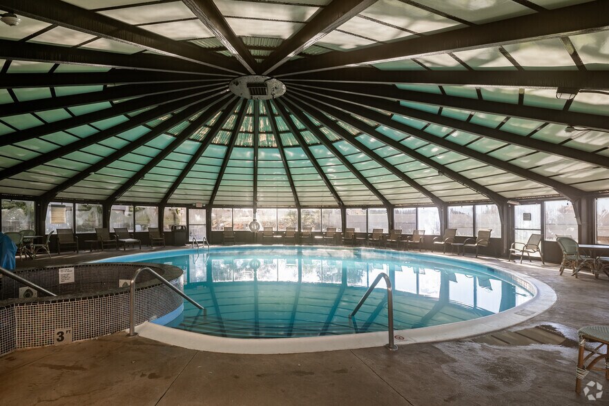 More Photos Of 5300 Rockside Rd, Independence Hotel For Sale