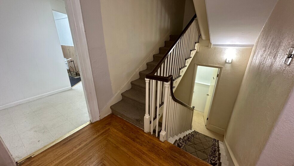 More Photos Of 28 N 3rd St, Easton Office Residential For Lease