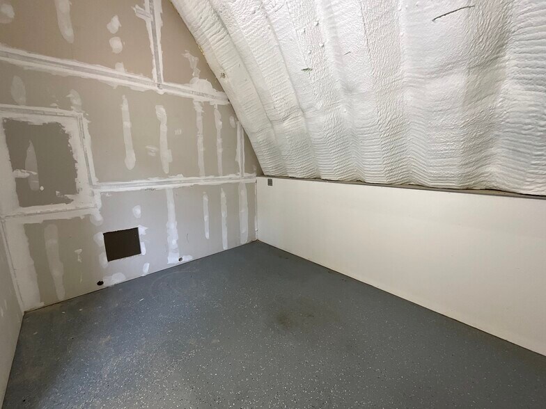 More Photos Of 2611 E 6th St, Panama City Warehouse For Sale