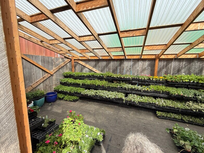 More Photos Of 307 N Nordic Dr, Petersburg Storefront For Sale