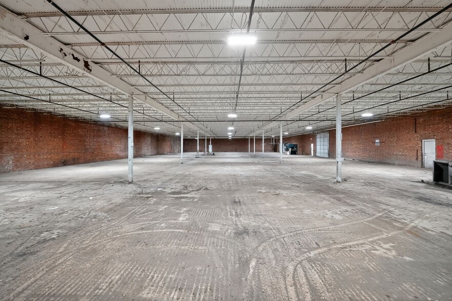 More Photos Of 2429 Ashford Cir, High Point Warehouse For Sale