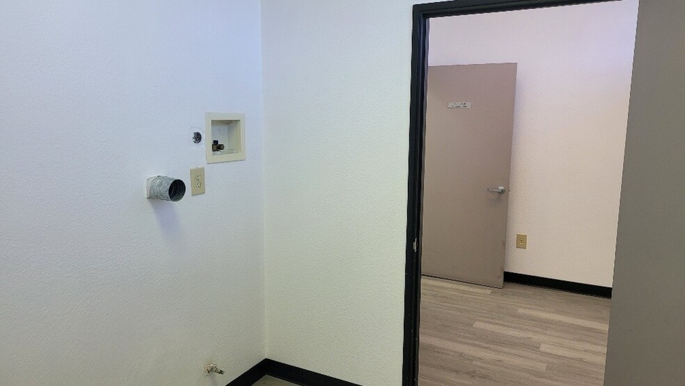 More Photos Of 2322 Butano Dr, Sacramento Medical For Lease