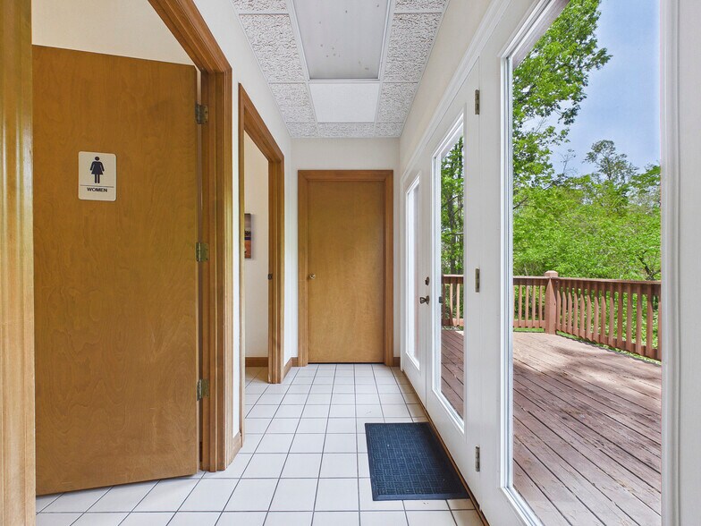 More Photos Of 5 Executive Woods Ct, Swansea Medical For Sale