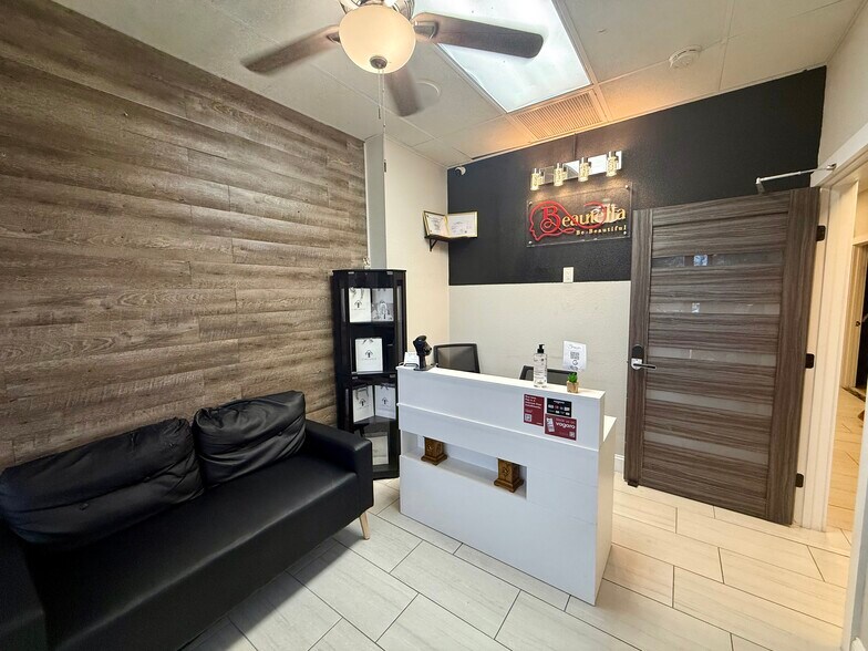 More Photos Of 5404 Hoover Blvd, Tampa Medical For Sale