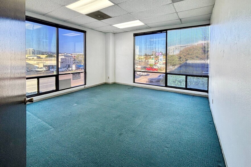 More Photos Of 5959 Mission Gorge Rd, San Diego Office For Sale