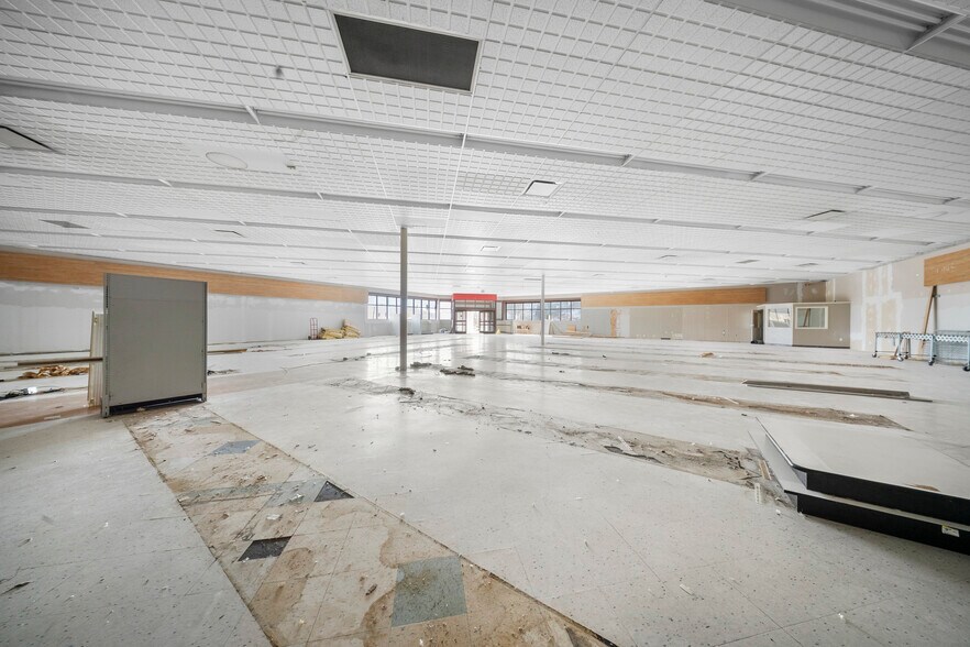 More Photos Of 60 Business US 23 N, Louisa Freestanding For Lease