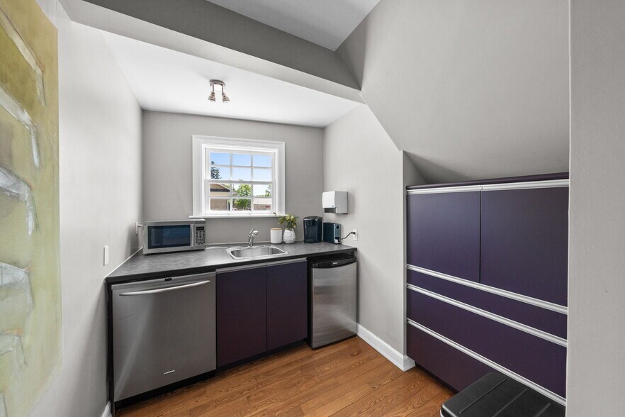 More Photos Of 5550 Manotick Main St, Ottawa Office Residential For Sale