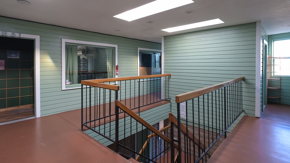 More Photos Of 1824 NE Division St, Bend General Retail For Sale