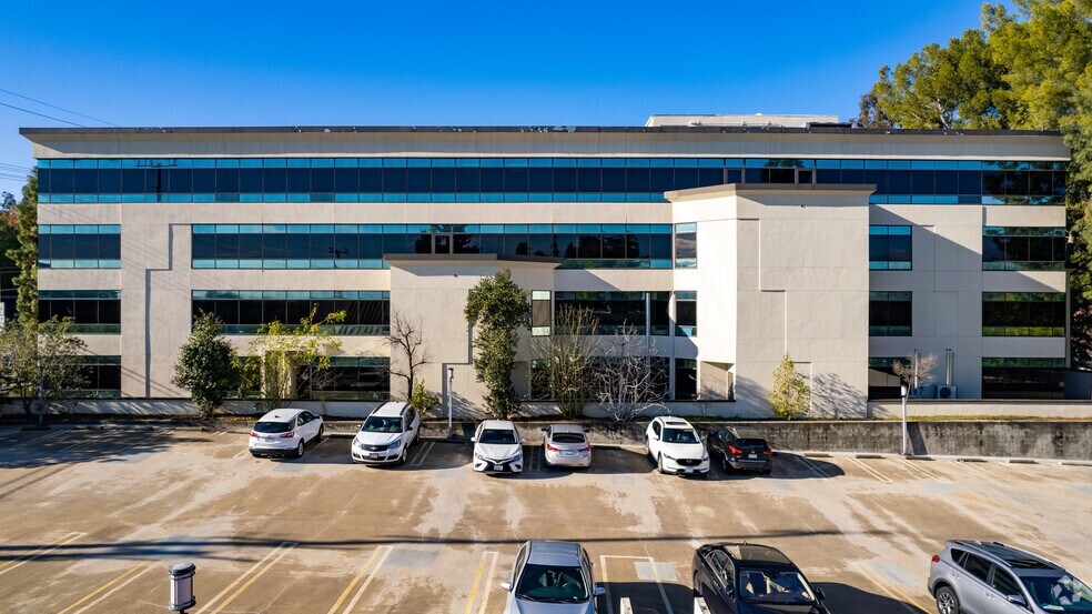 More Photos Of 20335 Ventura Blvd, Woodland Hills Office For Lease