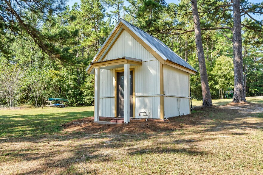 More Photos Of 43 Pool Rd, Richards Specialty For Sale