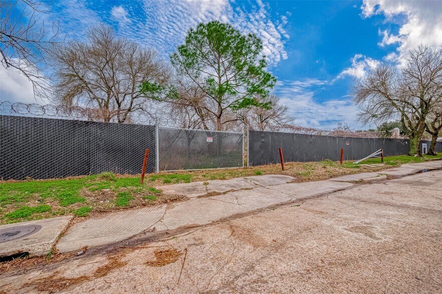 More Photos Of 10403 Forum Park Dr, Houston Land For Sale